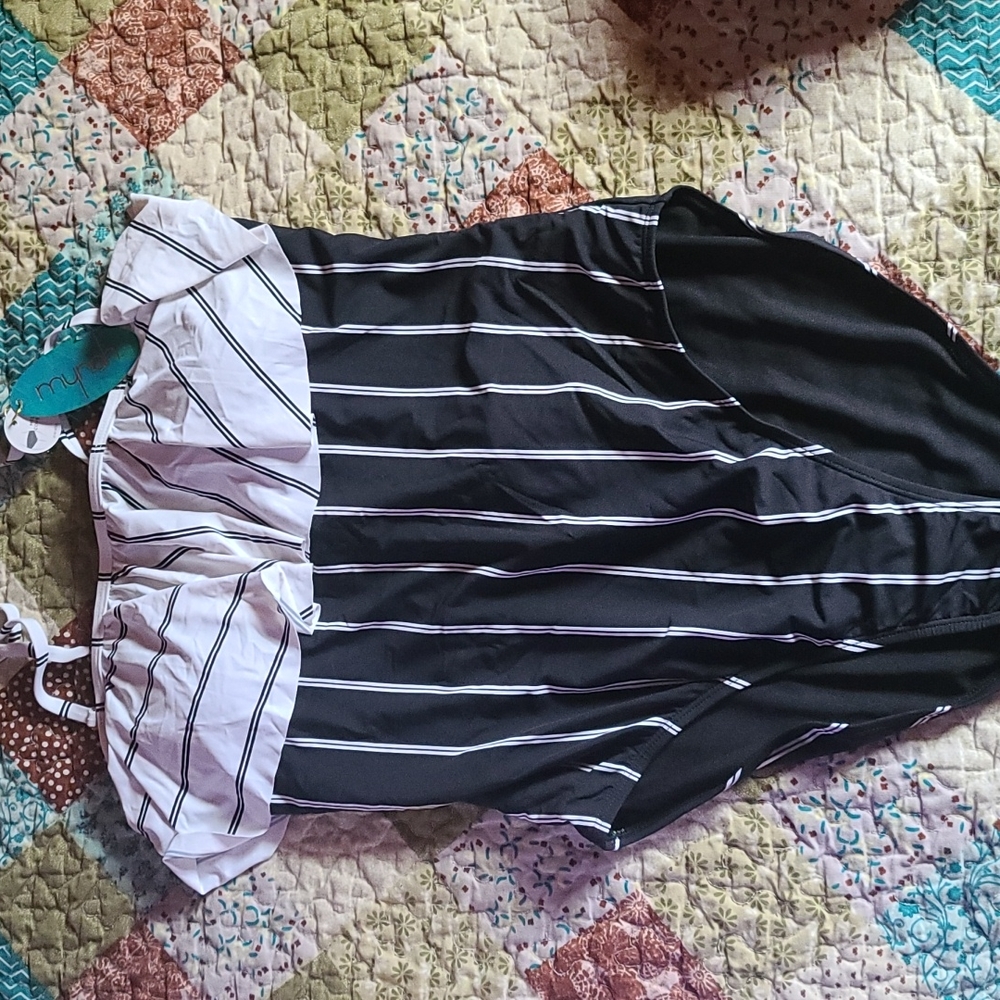 NWT 1 Piece Swimsuit with removable straps